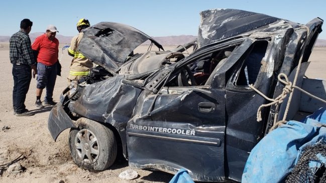 Volcamiento terminó con dos personas lesionadas camino a Mamiña