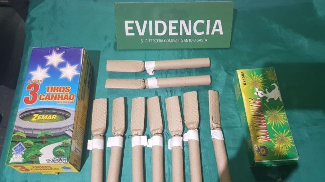 Tres barristas fueron detenidos por porte de bengalas en Antofagasta