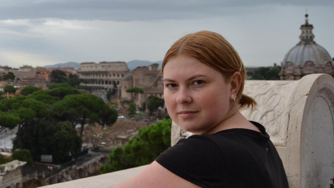 Conmoción en Ucrania por muerte de activista a tres meses de ser atacada con ácido