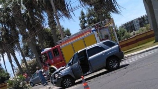 Accidente en borde costero de Arica dejó a dos personas lesionadas