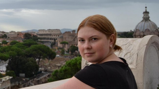 Conmoción en Ucrania por muerte de activista a tres meses de ser atacada con ácido