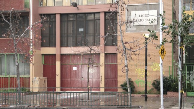 Inspector del Liceo Darío Salas fue detenido durante incidentes