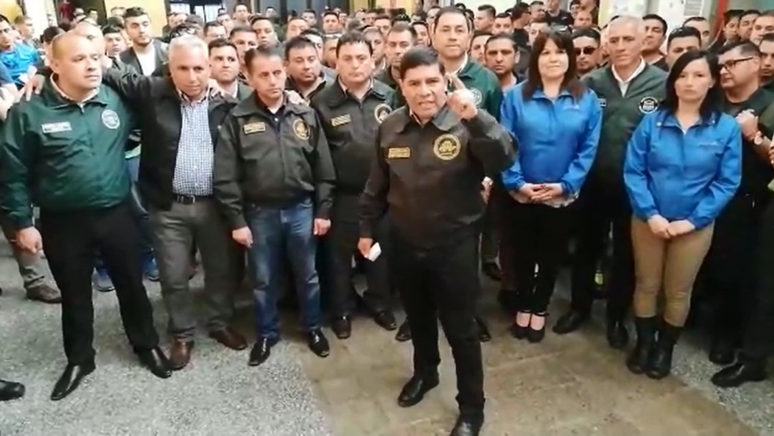 Funcionarios de Gendarmería se acuartelan como medida de presión