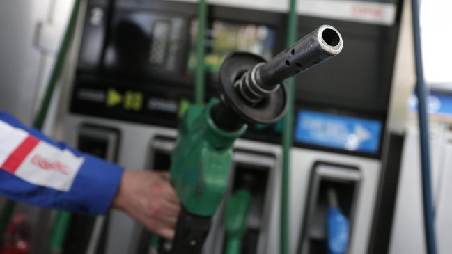 Las bencinas bajan por tercera semana consecutiva