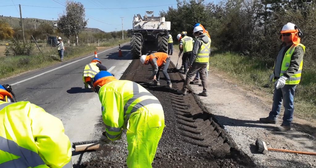 Utilizan por primera vez asfalto espumado en rutas de O'Higgins