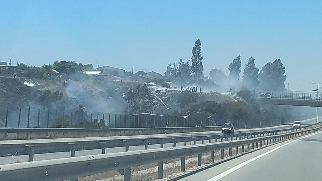 Incendio obligó a cerrar la autopista Troncal Sur en Quilpué