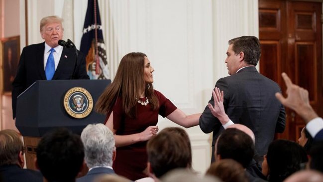La Casa Blanca retiró credencial a periodista de CNN tras altercado con Trump