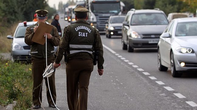 Camión cargado con madera volcó en Victoria y causó gran congestión en la Ruta 5 Sur