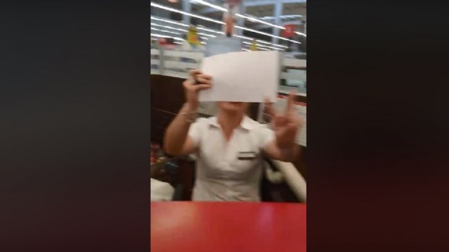 Adulto mayor grabó presuntas burlas en supermercado por pedir el baño