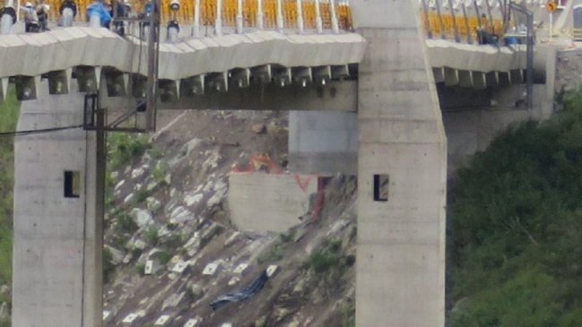 ¿Otro Caucau? Puente en Colombia se encogió como un acordeón
