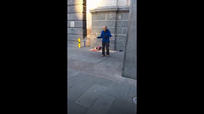 Anciano de 90 años salta la cuerda en Plaza de Armas porque no le alcanza el dinero