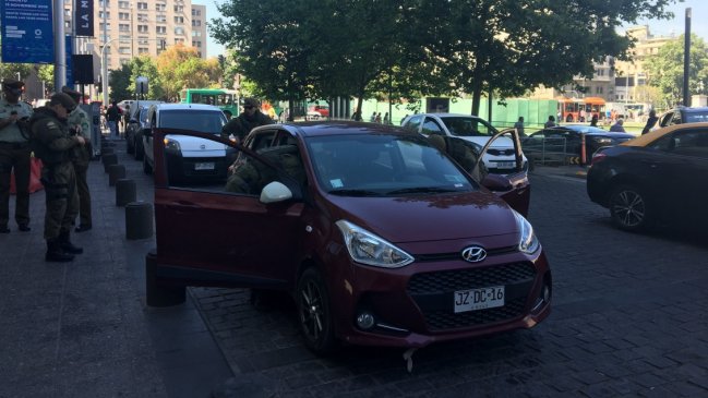 Vehículo cruzó la Plaza de la Ciudadanía y su conductor exigió ver al Presidente