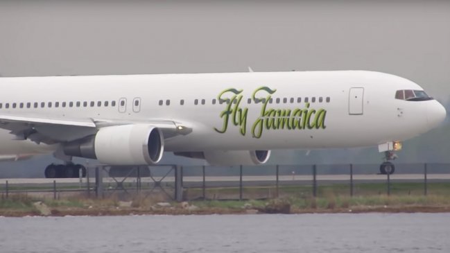 Vuelo de Fly Jamaica tuvo que aterrizar de emergencia y dejó seis heridos