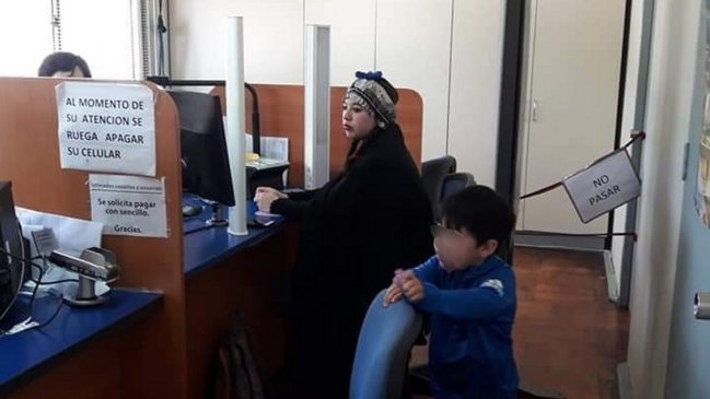 Joven mapuche acusó discriminación del Registro Civil: Rechazaron cédula por su vestimenta
