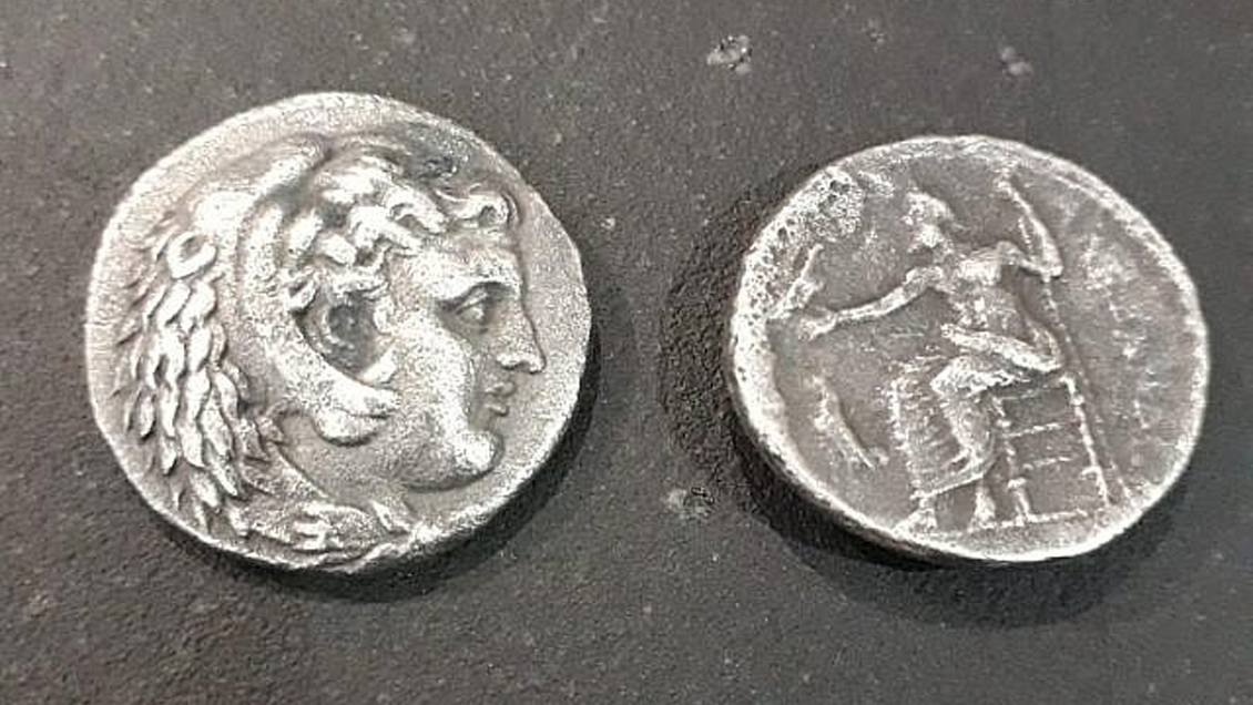 Residente de Gaza intentó contrabandear monedas de la época de Alejandro Magno