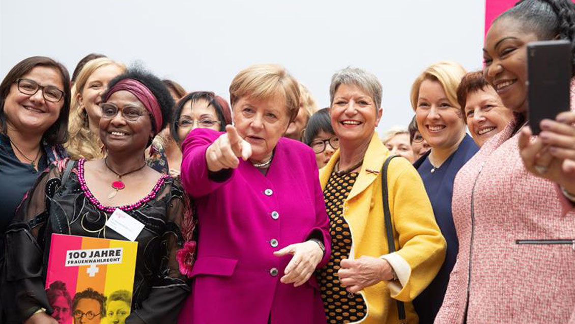 Angela Merkel aboga por una sociedad paritaria y pide más mujeres en parlamentos