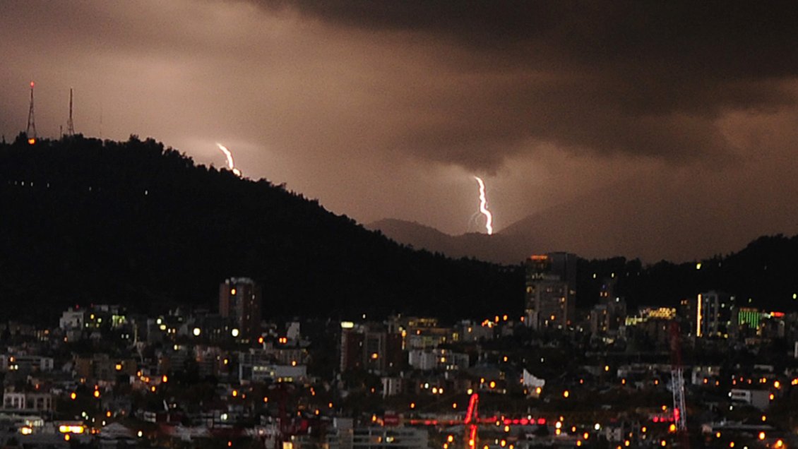 Onemi decretó alerta preventiva en seis regiones por tormentas eléctricas