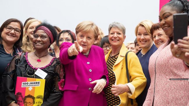 Angela Merkel aboga por una sociedad paritaria y pide más mujeres en parlamentos