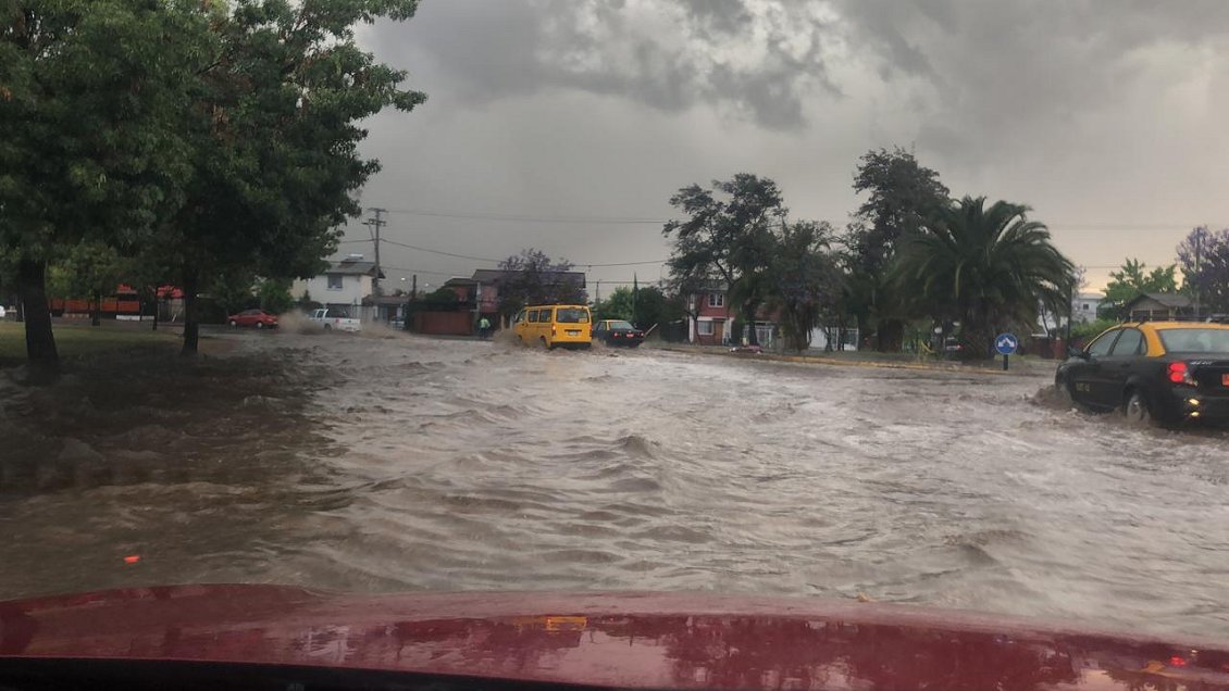 Rayos, truenos, lluvia, granizo, inundaciones y cortes de luz en Santiago