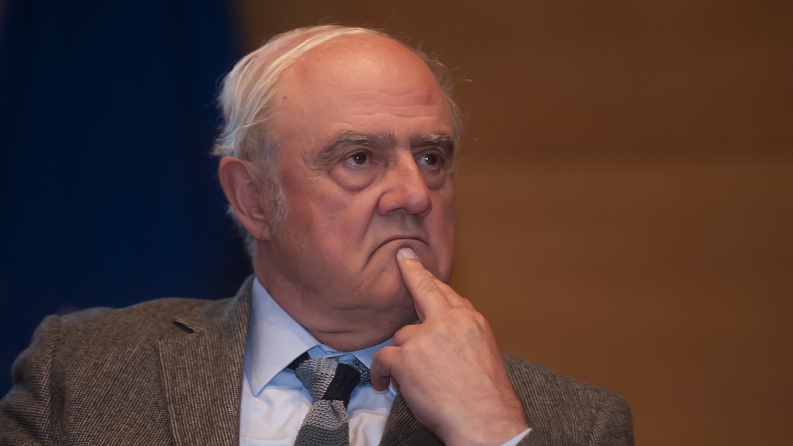 Premio Nacional de Humanidades: El dinero para ciencias no alcanza, pero sí para las FFAA