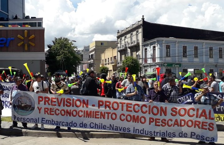 Ley de Pesca: Trabajadores protestaron en frontis del Congreso