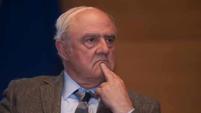 Premio Nacional de Humanidades: El dinero para ciencias no alcanza, pero sí para las FFAA