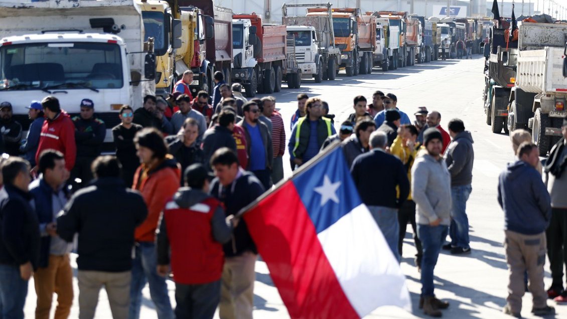 Camioneros suspendieron el anunciado paro tras llegar a acuerdo con el Gobierno