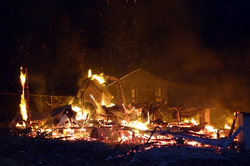 Gobierno interpondrá dos querellas tras ataques incendiarios en Arauco