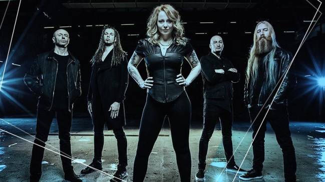 Anneke van Giersbergen regresa a Chile con su banda VUUR
