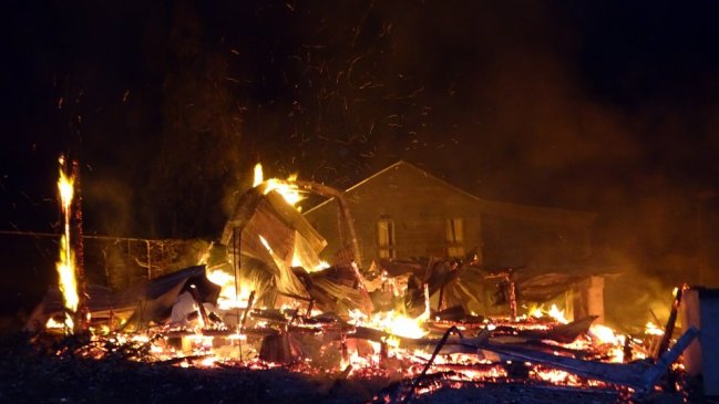Gobierno interpondrá dos querellas tras ataques incendiarios en Arauco