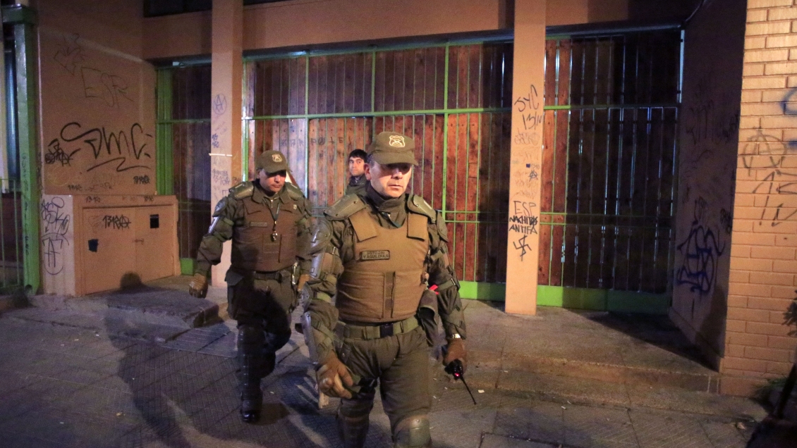 Lanzan bombas molotov desde el interior del Liceo Darío Salas