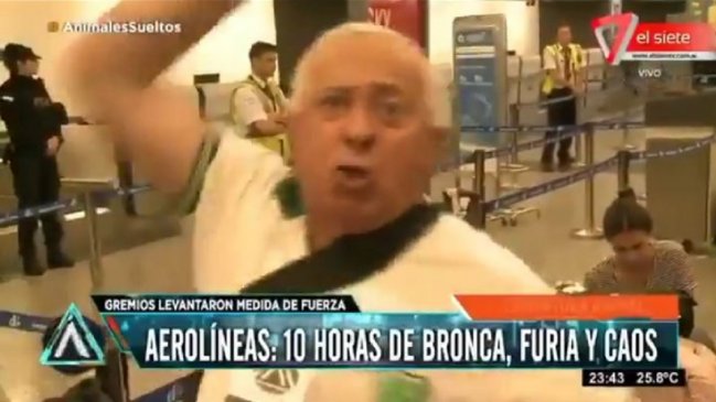 La furiosa reacción de un pasajero que se quedó sin vuelo y se volvió viral