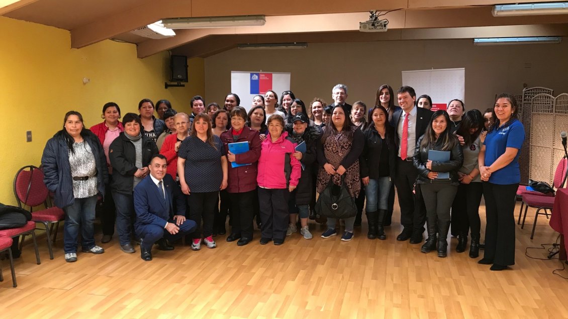 Director Ejecutivo del Fosis conoció experiencias de emprendimiento en Punta Arenas