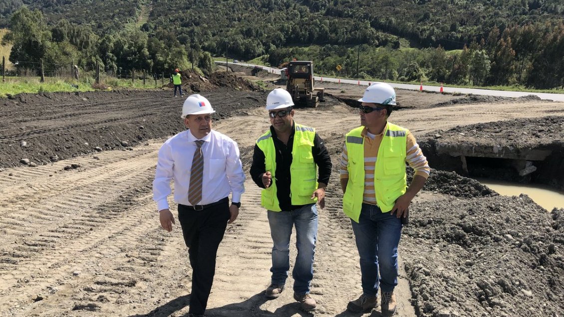 Mejoran condiciones de la Cuesta Trainel en Chiloé