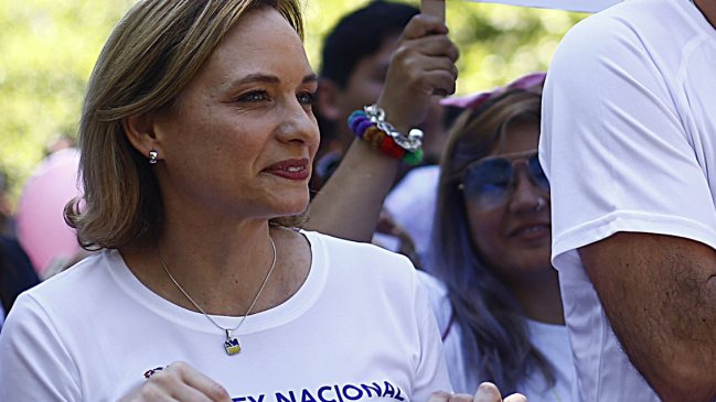 Carolina Goic encabezó marcha por la Ley Nacional del Cáncer