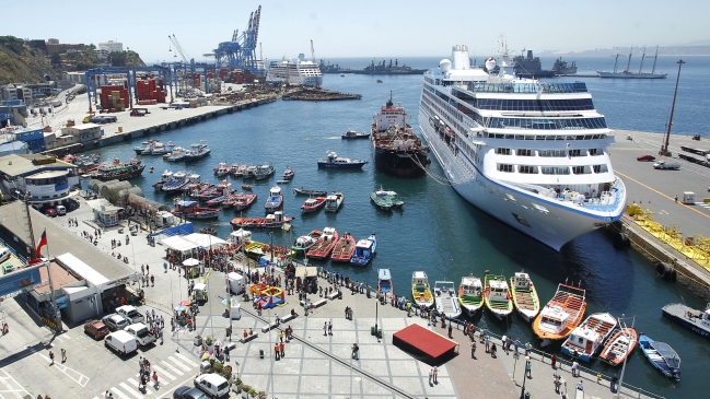 Valparaíso: Tres naves más se desvían a San Antonio por paro de trabajadores