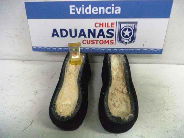Iquique: Incautan heroína que era transportada al interior de sandalias