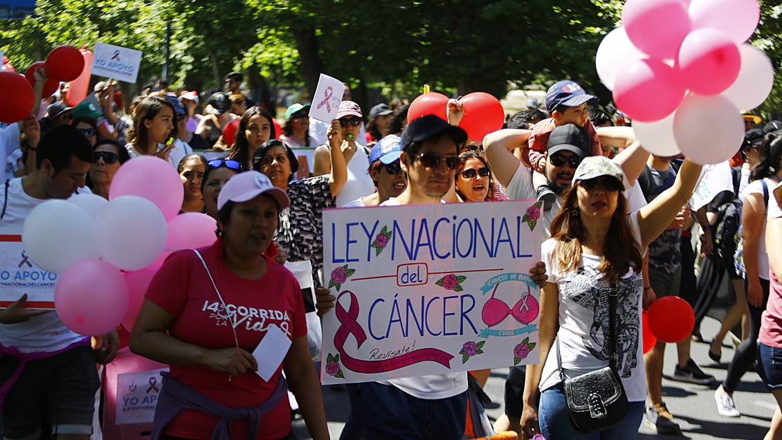 Experto: El cáncer de pulmón es el único de los grandes asesinos que no está en el GES