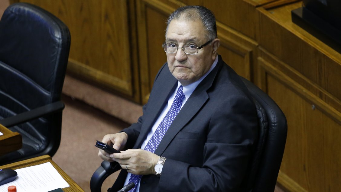 Senador Huenchumilla: Renuncia de Mayol 