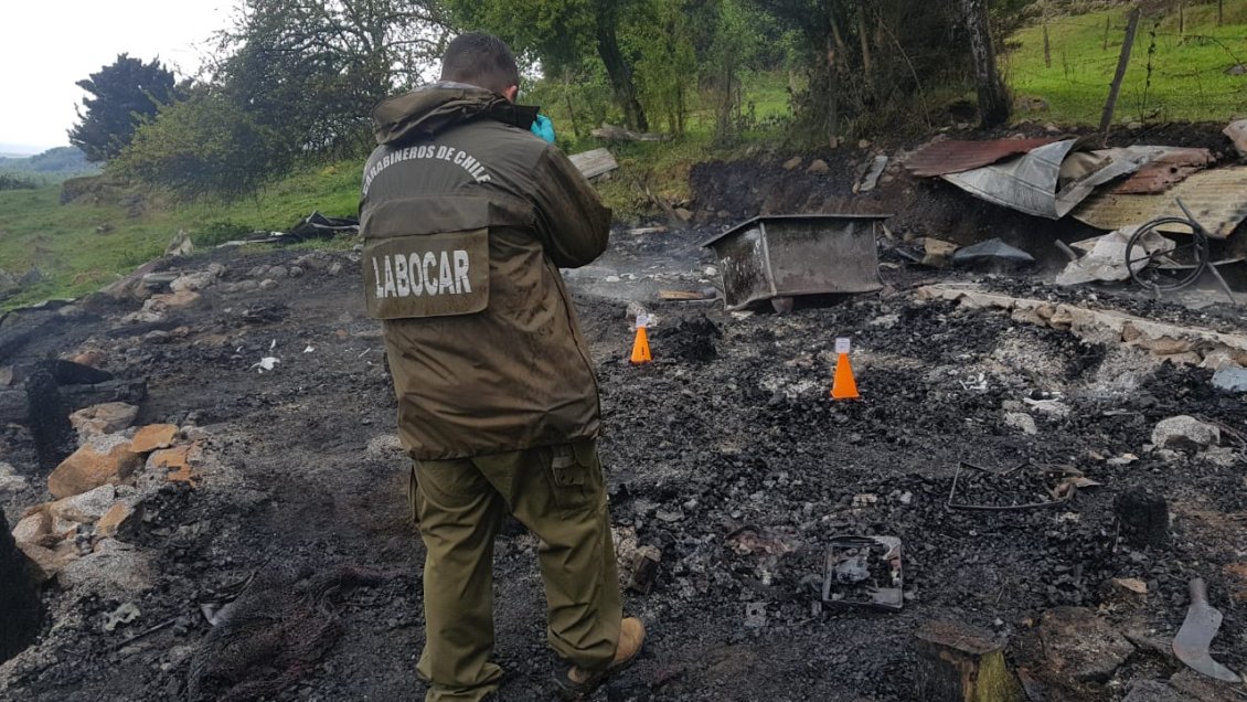 Adulto mayor falleció en incendio que arrasó con mediagua en Río Bueno