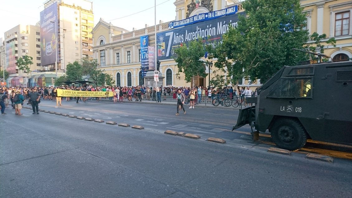 Cuarta jornada de protestas en Santiago para pedir la salida del ministro Chadwick