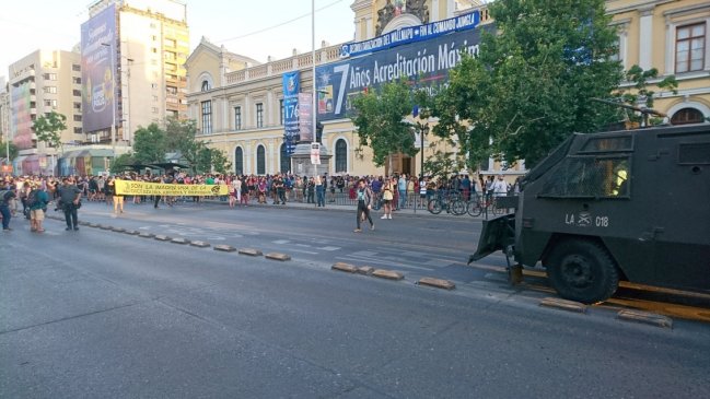 Cuarta jornada de protestas en Santiago para pedir la salida del ministro Chadwick