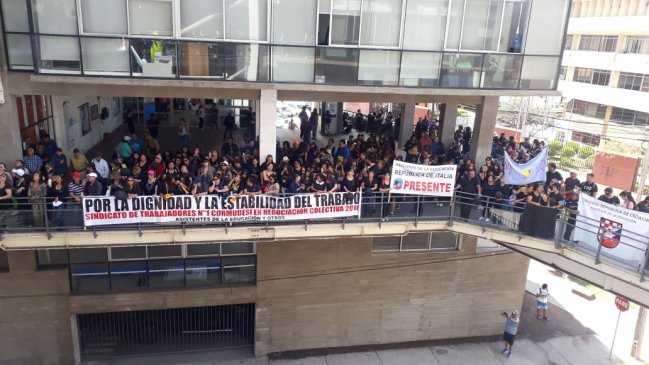 Manifestación sindical obligó a suspender lanzamiento de aniversario de Iquique