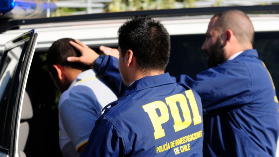 Chillán: PDI detuvo a dos sujetos con órdenes pendientes y nutrido prontuario