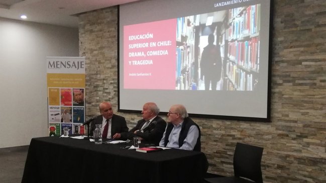 Andrés Sanfuentes lanzó libro que analiza la evolución de la educación superior en Chile