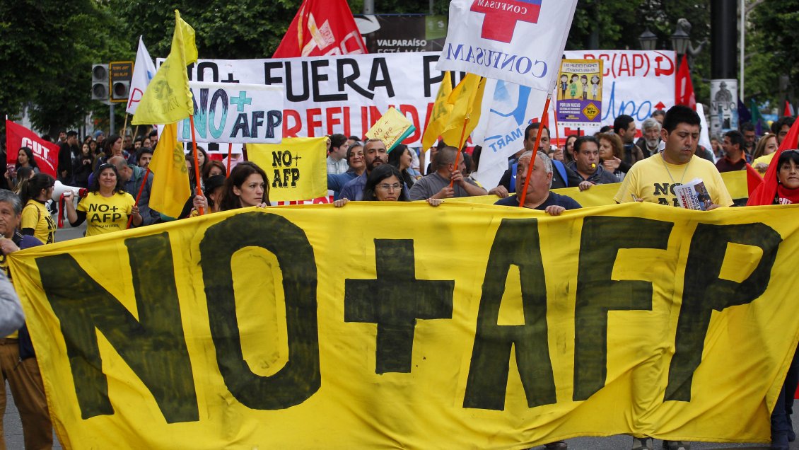 Chilenos consideran que las AFP violan los derechos humanos