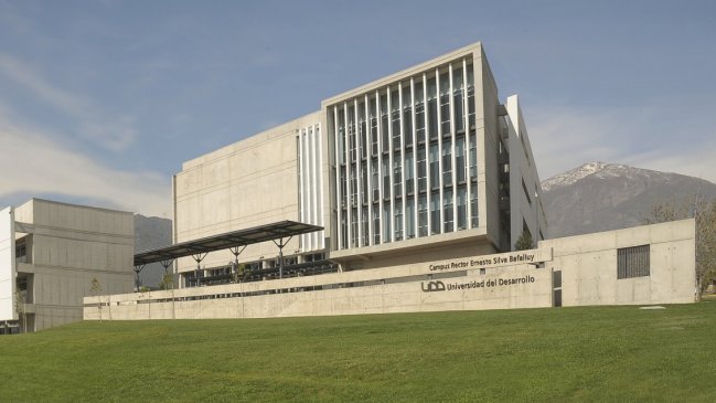 Tres casos de violación golpean a la Universidad del Desarrollo