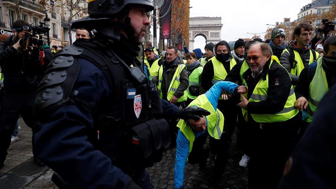 Continúan las manifestaciones contra el alza de los combustibles en Francia