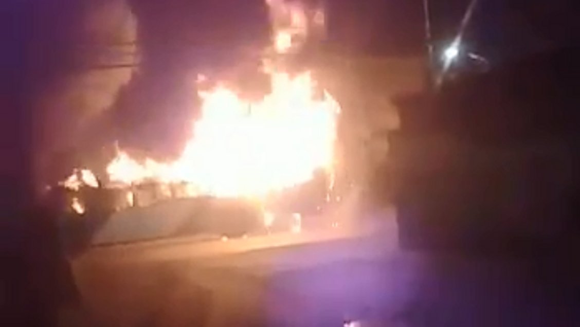 Desconocidos quemaron bus del Transantiago en Cerro Navia