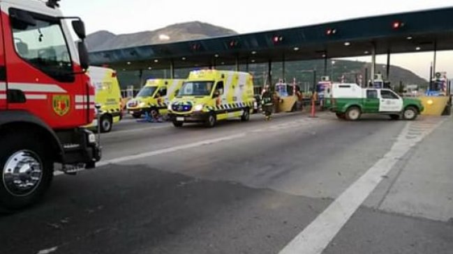 Mujer falleció tras impactar su vehículo contra plaza de peaje Las Vegas en Llay Llay